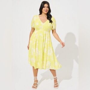 TORRID Midi Swiss Dot Shirred Dress in Emma Floral size 5 ( 5X| 28 )